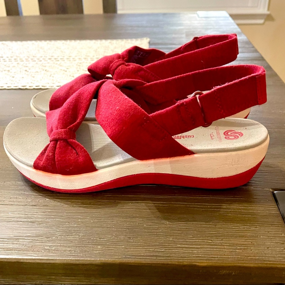 Clark Cuddlesteppers sandals